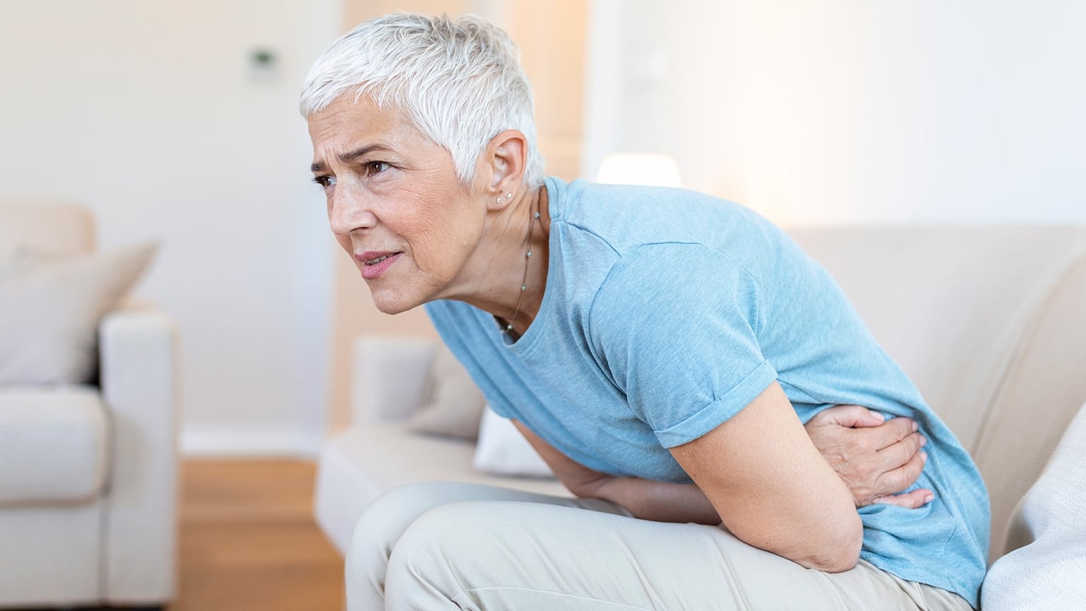 La conexión entre cerebro e intestino influye directamente en la aparición de molestias digestivas relacionadas con el estrés, según Harvard Health Publishing (Freepik)