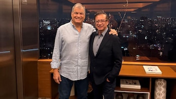 Gustavo Petro confirmó ante Rafael Correa el episodio relacionado con su viaje a México. - crédito @MashiRafael/X