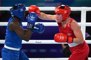 Dos boxeadores en combate (EFE)