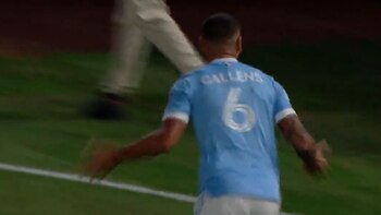 Gol de Alexander Callens en