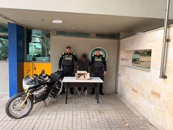 El detenido enfrenta cargos por los delitos de hurto y porte de armas de fuego - crédito Mebog