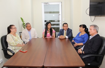 Funcionarios del Ministerio de Salud fueron reconocidos por participar en la propuesta para fortalecer la producción, sostenibilidad y distribución de sueros anti venenos. (Minsa)