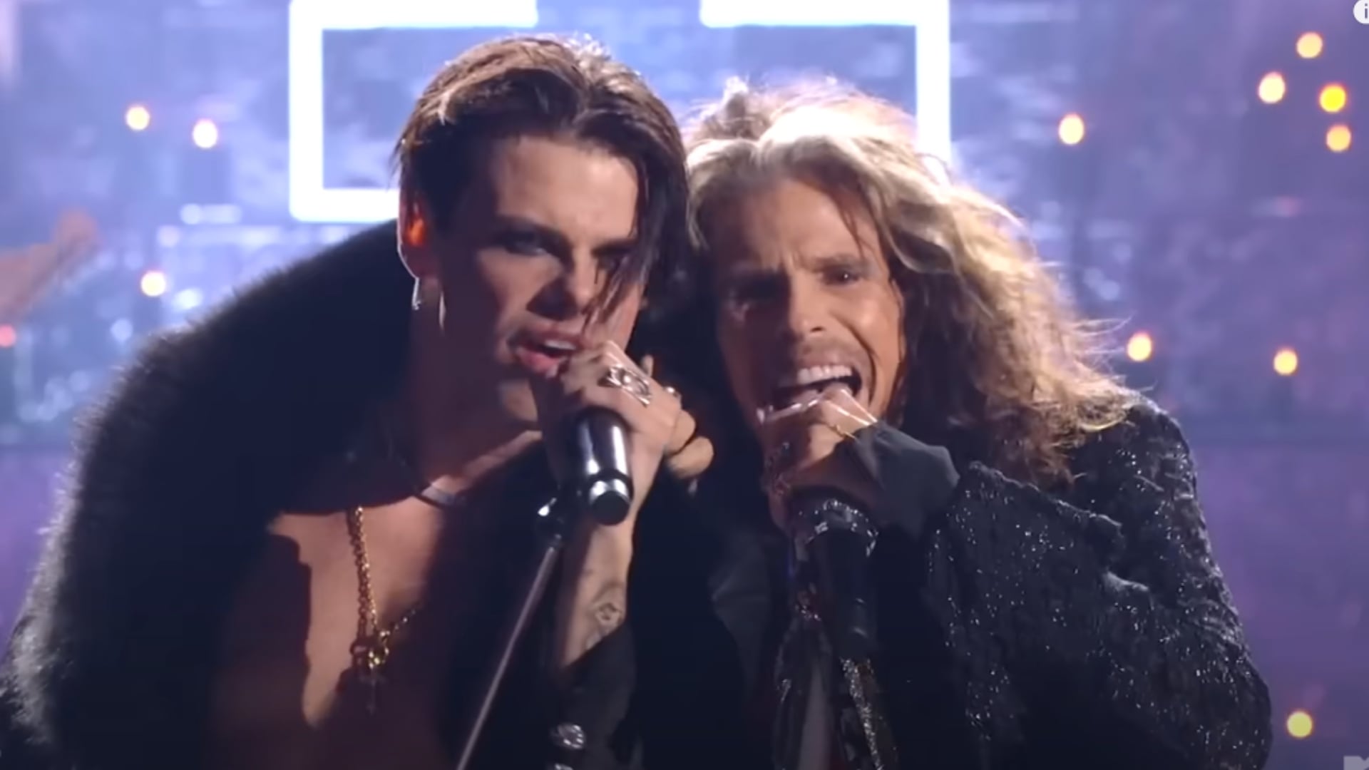 Steven Tyler se presentó en un homenaje a Ozzy Osbourne junto Yungblud (Foto: YouTube/@MTV)