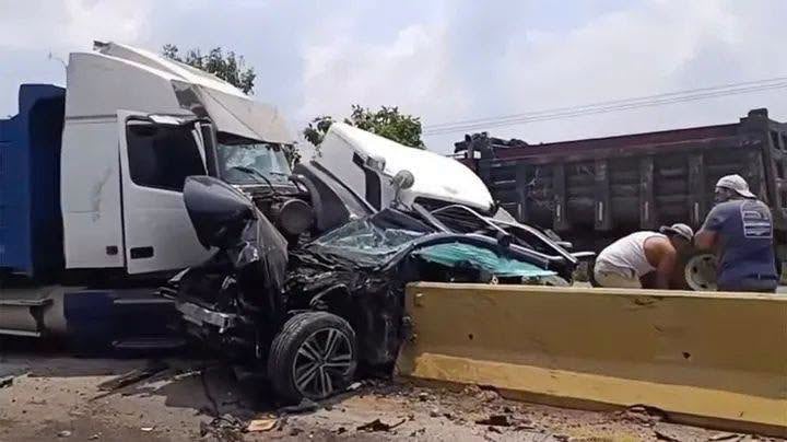Las causas principales de accidentes viales en El Salvador son el exceso de velocidad, la distracción y el irrespeto a las señales, según las autoridades. /(Cortesía)