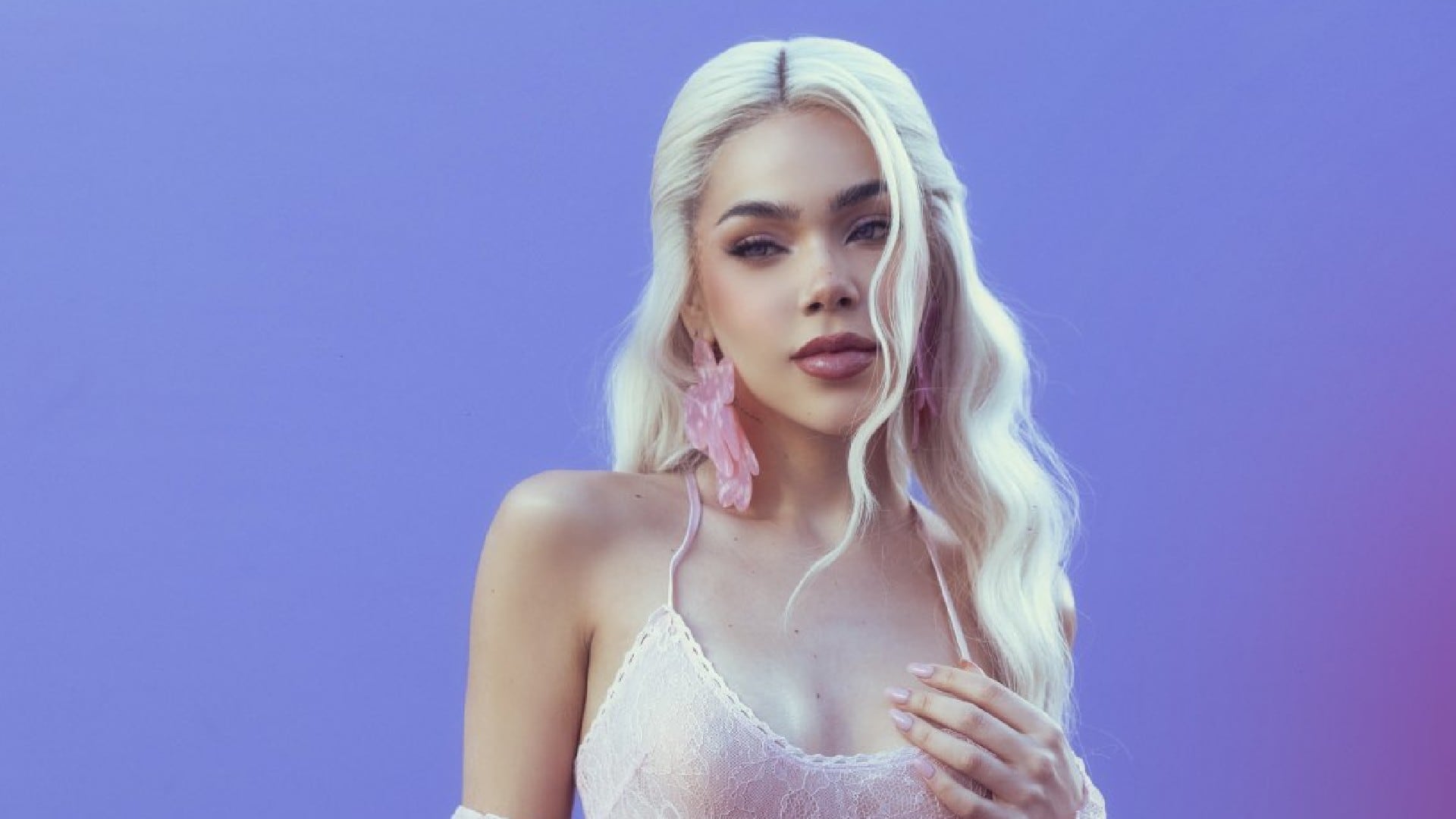 Kenia Os presume Pink Aura, su nuevo disco. (@keniaos)