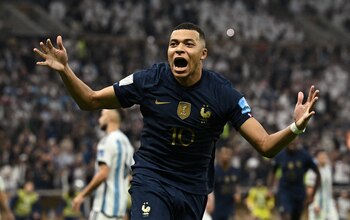 Kylian Mbappe le marcó tres