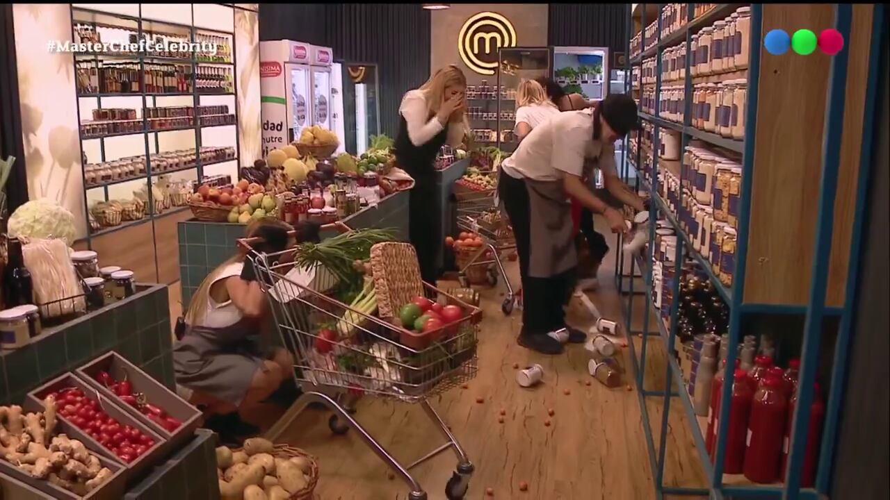 Wanda Nara, a los gritos, en medio del desastre de Miguel Ángel Rodríguez en el mercado. Evangelina Anderson no podía parar de reírse (MasterChef Celebrity, Telefe)