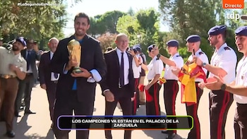 La celebración del Mundial en España, en directo | La Selección comienza su recorrido por Madrid para darse un baño de masas: de la Zarzuela a Cibeles pasando por La Moncloa