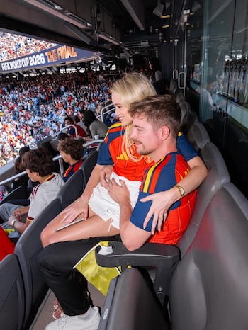 BrBeast y su esposa, Thea Booysen, durante la final de la Copa Mundial 2026 - crédito @mrbeast/Instagram