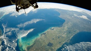 Para qué sirve el primer modelo de IA geoespacial, que ya se encuentra en órbita