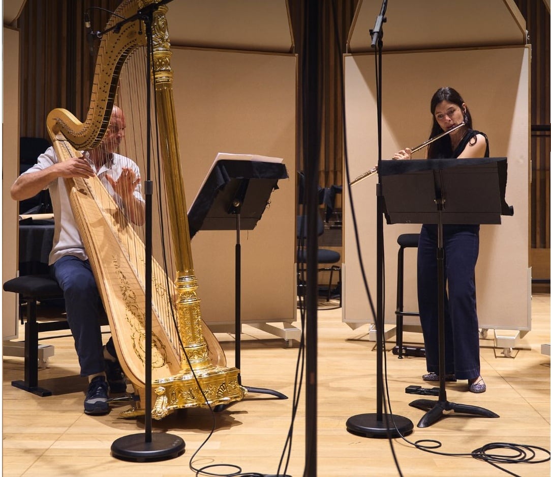 El estreno radiofónico ocurrió el lunes 22 de junio y estuvo a cargo de Mathilde Caldérini y Nicolas Tulliez, integrantes del Orchestre Philharmonique de Radio France (Instagram: @casadelaradioylamúsica)