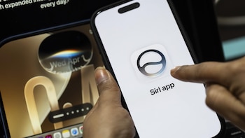 Siri AI tardará meses en llegar al iPhone y el iPad en la UE, según Gurman, como pasó con Apple Intelligence