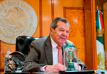Fotografía del 6 de noviembre de 2018 que muestra al presidente de la Cámara de Diputados de México, Porfirio Muñoz Ledo, durante una entrevista con Efe, en Ciudad de México (México). EFE/Archivo