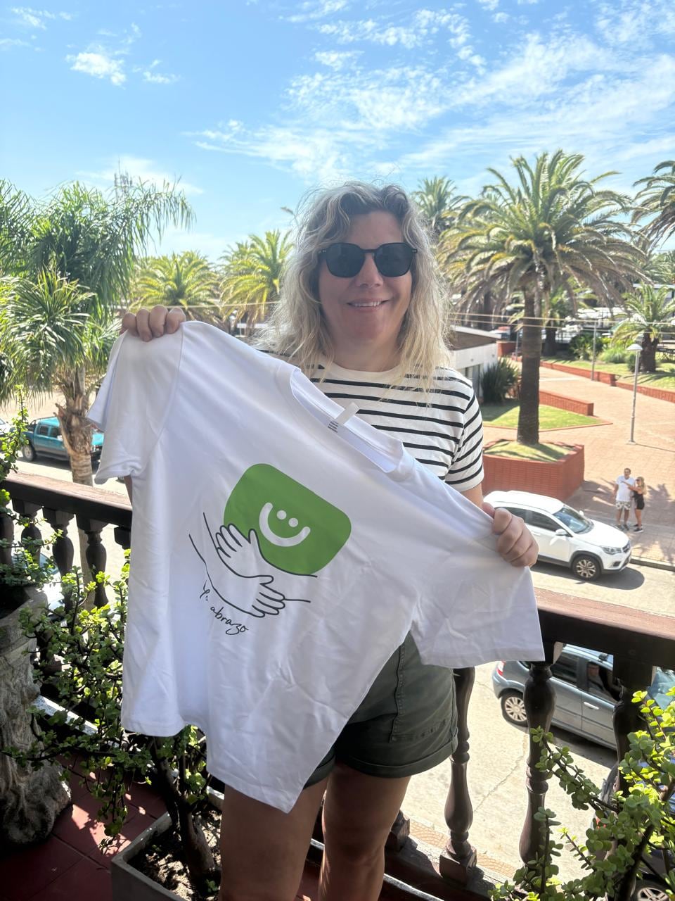 Desde los medios, Dominique Metzger impulsa #YoAbrazo y alienta la colaboración a favor de las familias afectadas