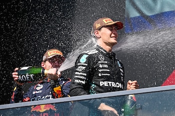 Verstappen bañó en champagne a