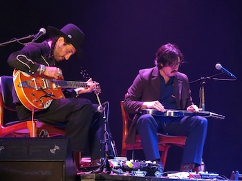 El dúo de guitarristas Hermanos