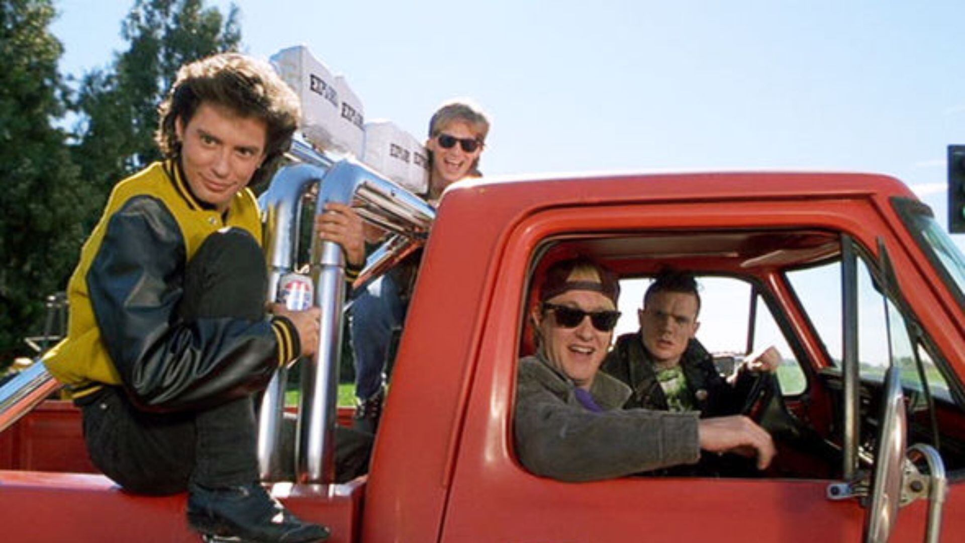 Cohen regresó en Volver al Futuro 3 para ser parte de la banda de Needles (foto: Captura de pantalla/IMDb)