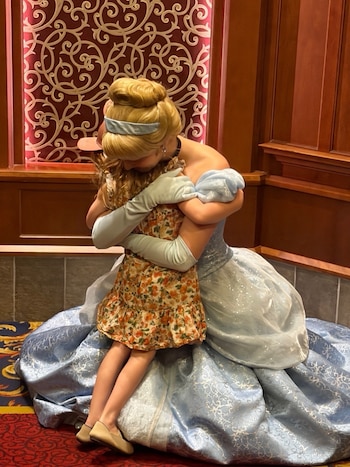 Los duques de Sussex, Harry y Meghan, en Disneyland con sus hijos. (Instagram @meghan)