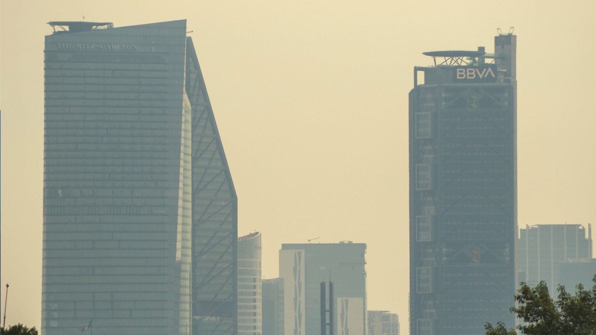 Dependiendo el nivel de contaminación en el aire, las autoridades hacen recomendaciones y toman medidas ambientales (Cuartoscuro)