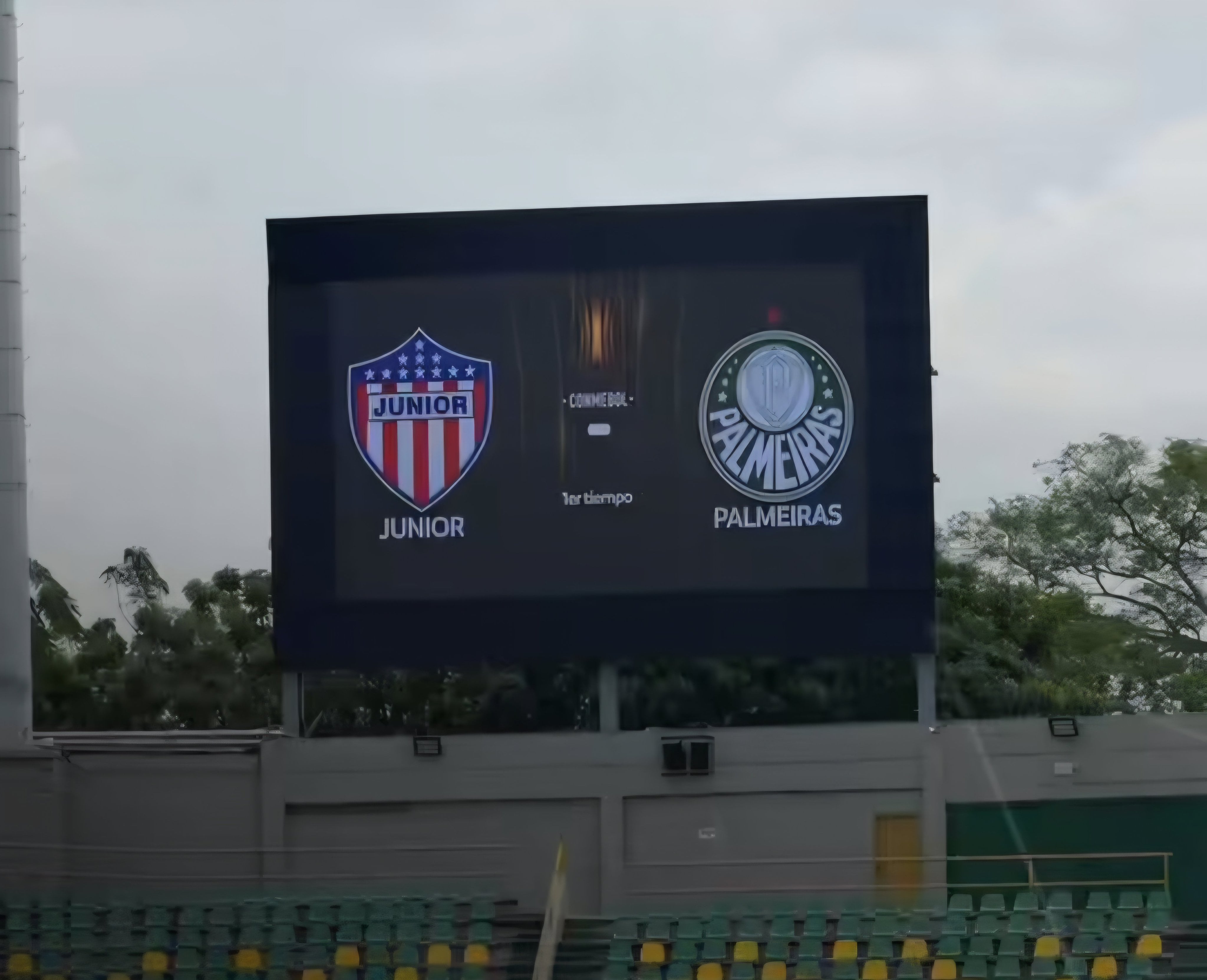 El duelo Junior vs. Palmeiras aún no tiene árbitro confirmado por la lesión de Facundo Tello en el Torneo de Repechaje al Mundial 2026 - crédito @dumek_turbay/X