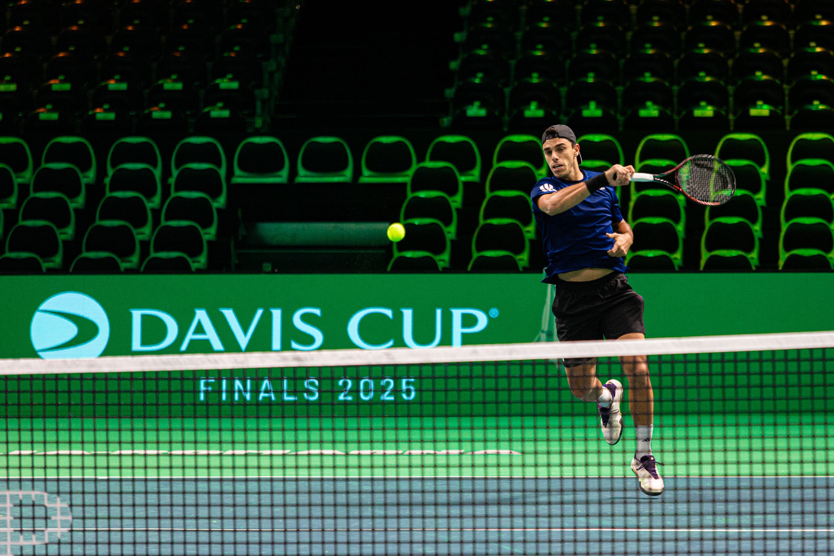 Francisco Cerúndolo pone a prueba su derecha en el entrenamiento del jueves (Fuente: Prensa AAT)