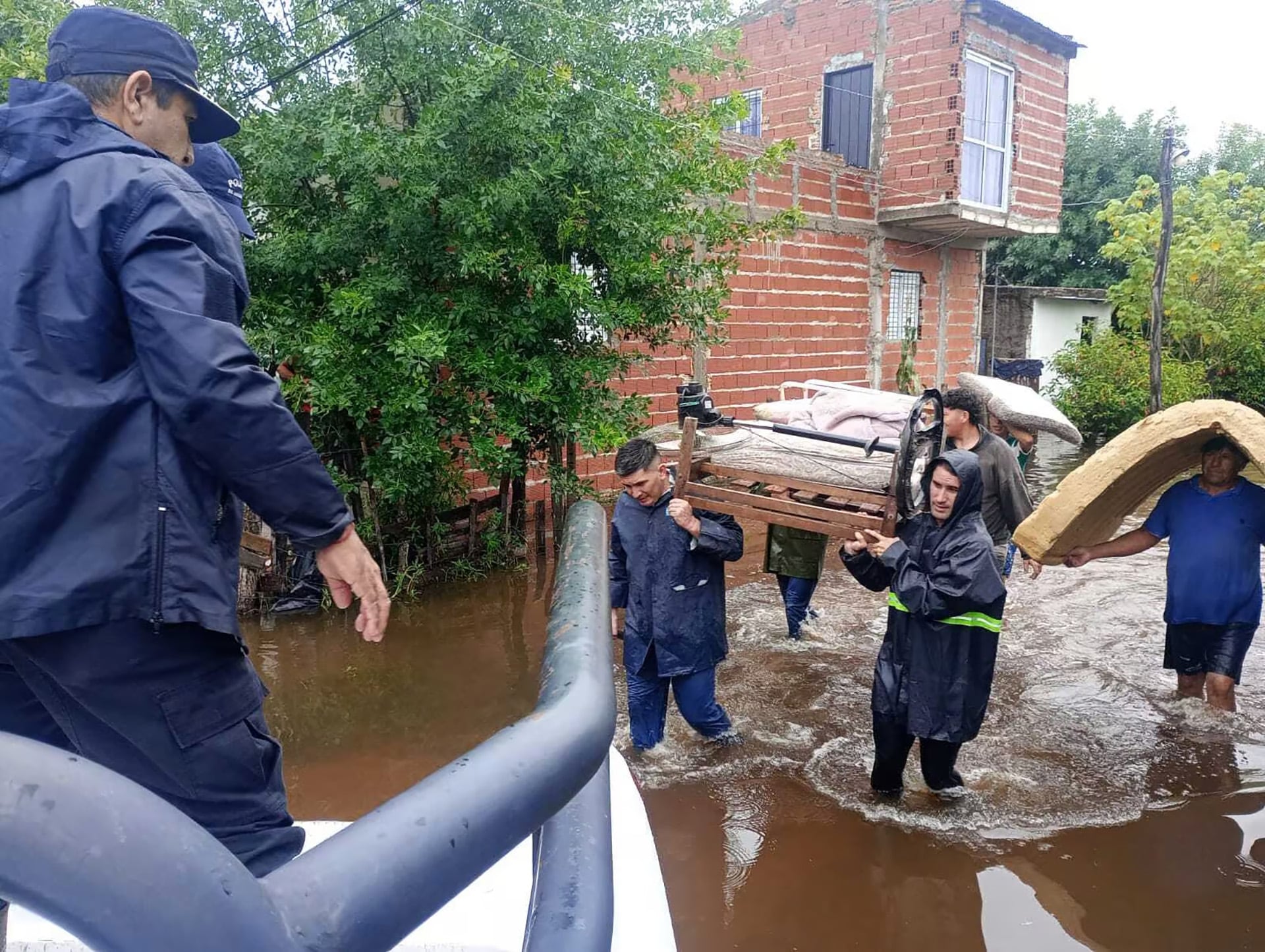 Inundaciones en Corrientes: más de 300 evacuados en San Luis del Palmar, la zona más complicada por las lluvias