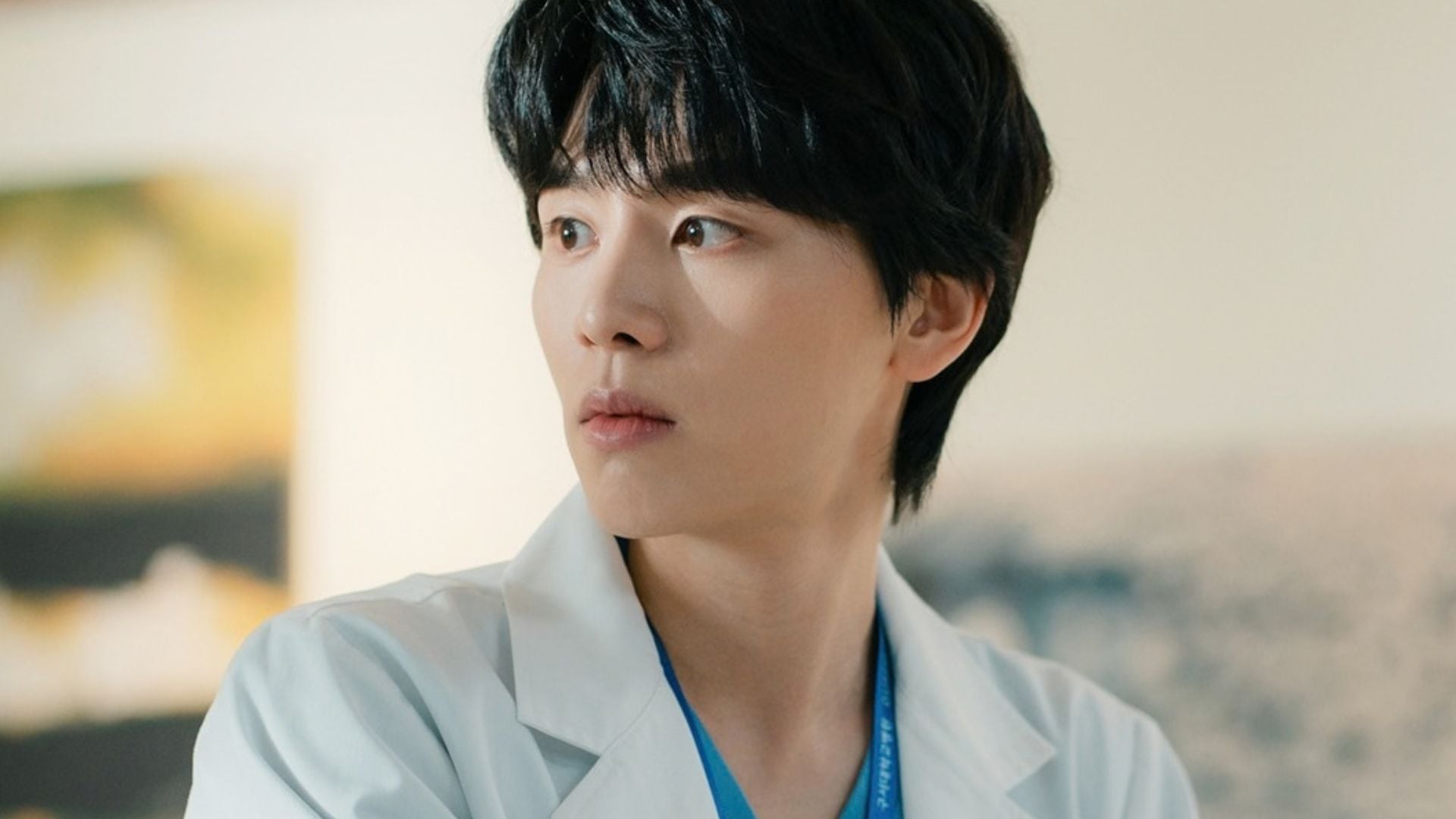Kim Woo-seok da vida a Park Taekyung, un joven interno de familia privilegiada.(Netflix/SBS)