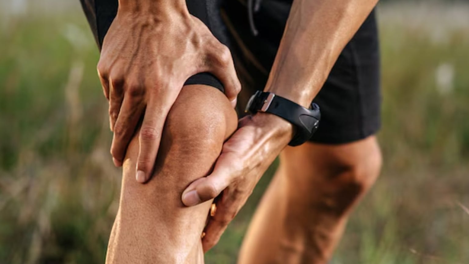 La investigación, realizada con adultos mayores y nuevas tecnologías de imagen, sugiere que medir la masa muscular específica permite identificar pacientes en riesgo (Freepik)