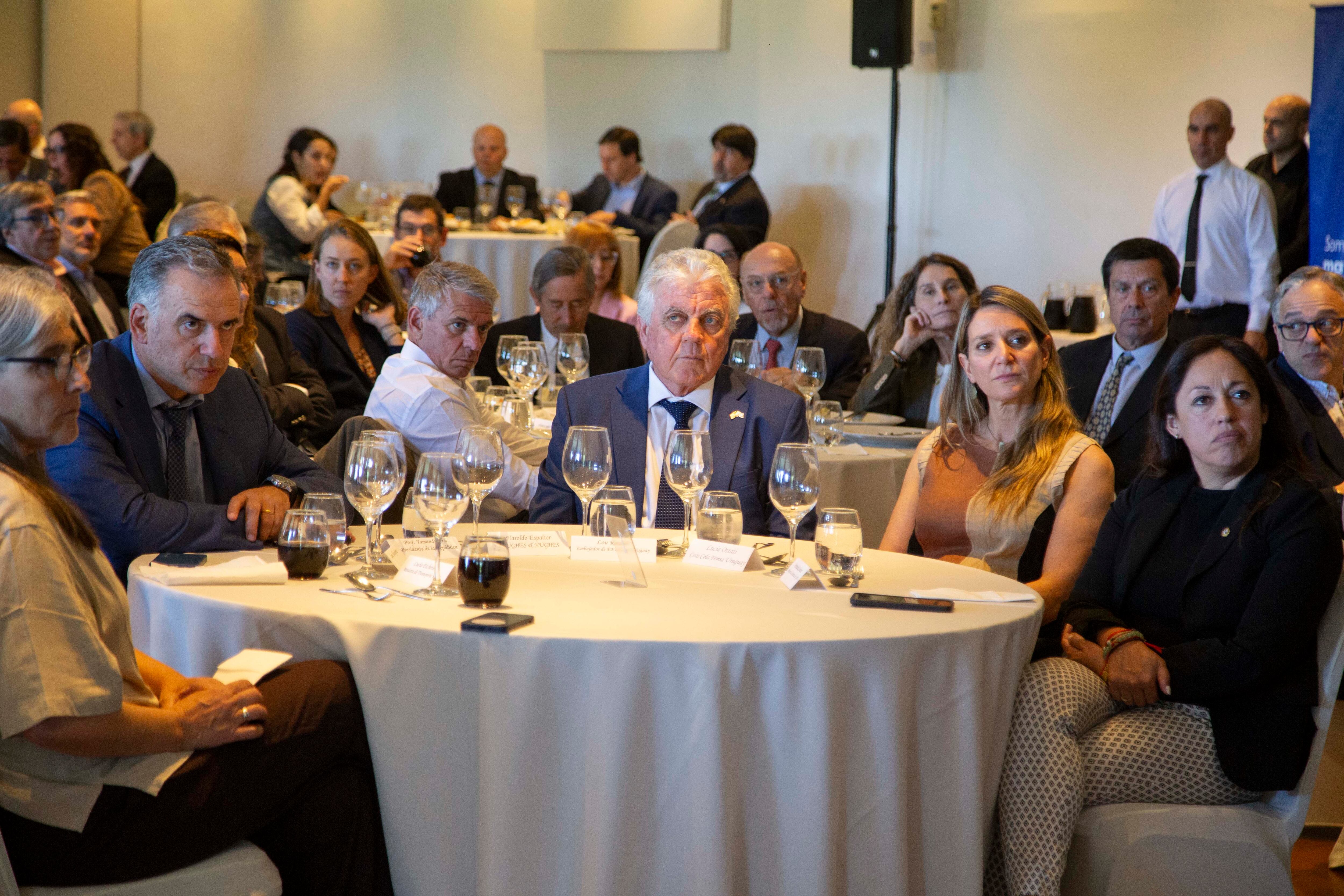 El presidente Orsi y el embajador Rinaldi en un almuerzo organizado por la Cámara de Comercio Uruguay- Estados Unidos