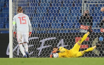 Yann Sommer, atajando un penal