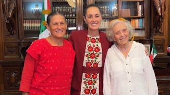 Elena Poniatowska y Jesusa Rodríguez visitaron en Palacio Nacional a la presidenta Claudia Sheinbaum.