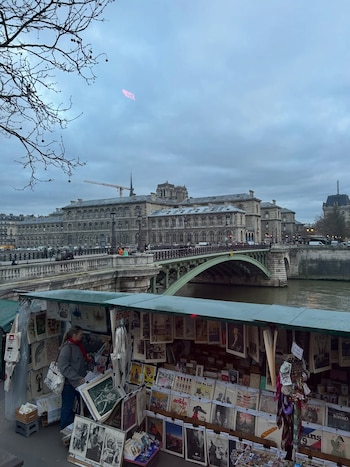 Postales invernales de París aportan