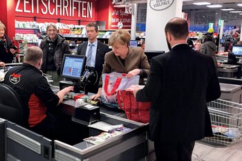 Angela Merkel en el supermercado