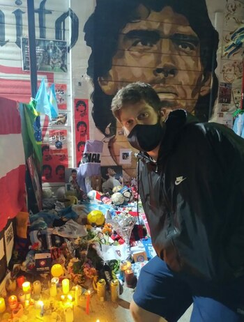 Brian Livachof en el altar