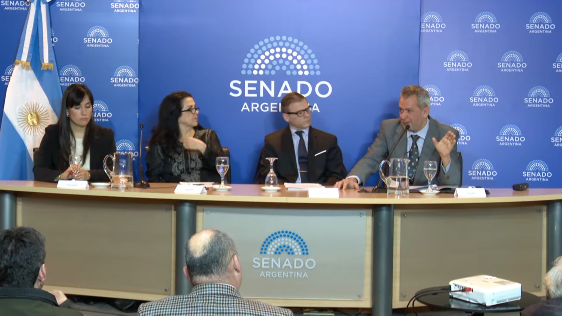 Ares propuso vincular las facultades a los centros de investigacioón y a las provincias