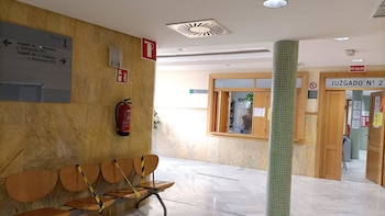'Los Saúles' sostienen que el crimen de Adra se produjo desde un tejado y por parte de un menor