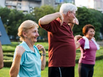 Expertos recomiendan reducir tiempo sentado