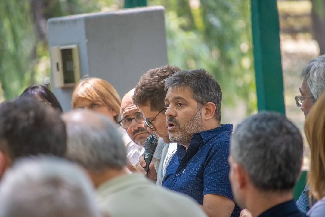 El ministro de Gobierno, Carlos Bianco, en el encuentro en el distrito de Tapalqué