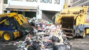 Ahorros regresan a su dueña tras búsqueda entre residuos en distrito de Arequipa