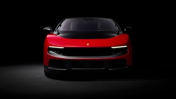 Polémica por el lanzamiento de la Ferrari Luce, el primer modelo 100% eléctrico de la célebre marca italiana