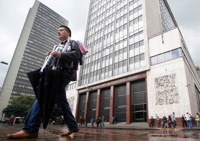 El Banco de la República mantiene la tasa de interés en 12,25% ante el alto indice inflacionario de Colombia, que cerró septiembre en 6,29% anual, según el Dane - crédito - John Vizcaino/Reuters