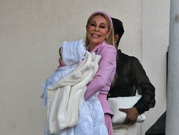 Ana Obregón junto a su