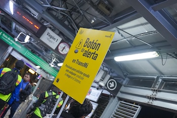El sistema de botones de alerta nació tras una prueba piloto en la estación Universidades–CityU y está enlazado al Centro de Control de TransMilenio - crédito Transmilenio