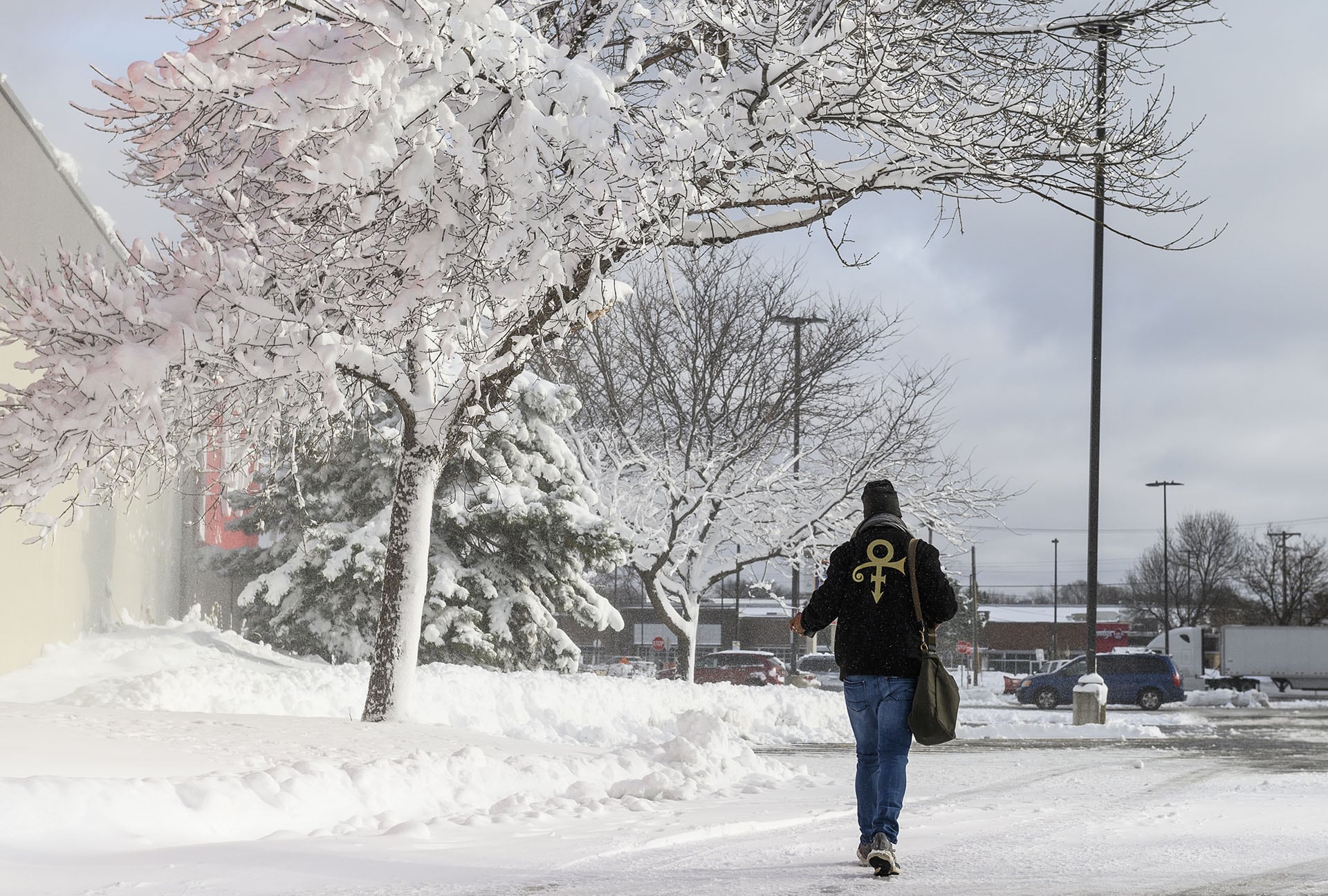 El pronóstico del NWS anticipa nevadas ligeras diarias y un marcado descenso térmico hasta el martes en la región de las Ciudades Gemelas. (Stephen Maturen/Getty Images/AFP)