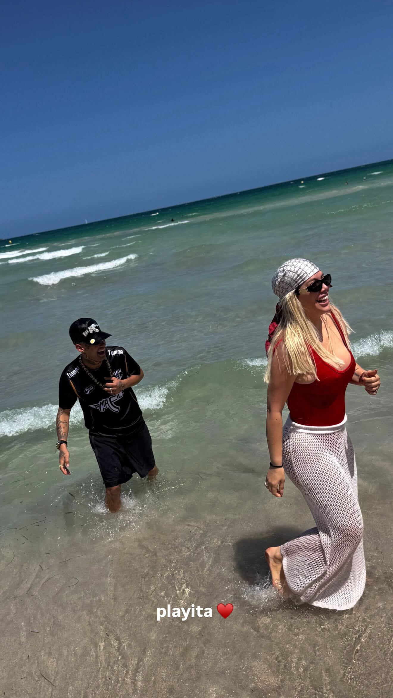Wanda y L-Gante disfrutando de las playas de Mallorca (Foto: Instagram)
