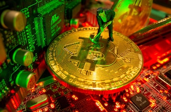 Representación de una minería de bitcoins. (REUTERS/Dado Ruvic)