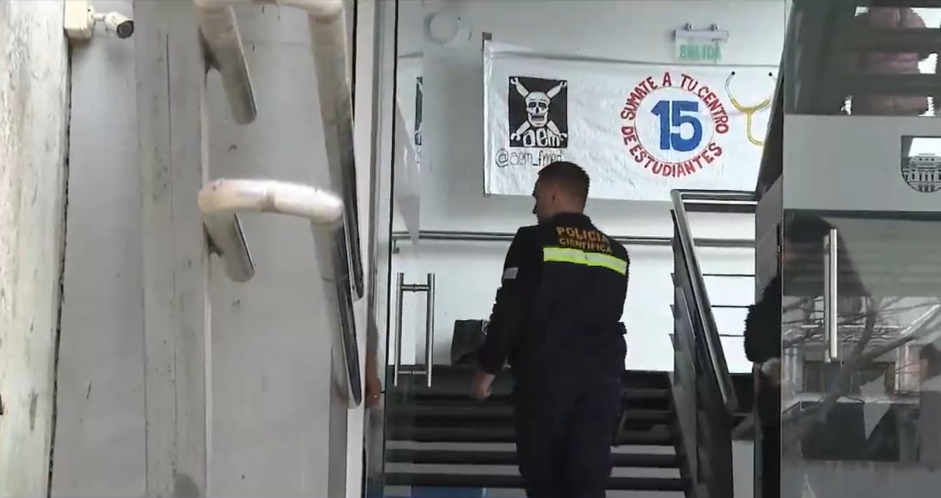 Facultad de Medicina de Uruguay, el día de la agresión a una joven de 19 años (Captura Telemundo/Canal12)