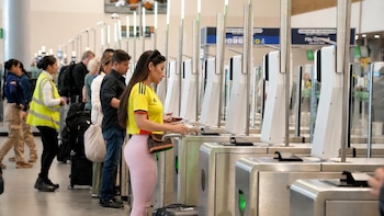 El aeropuerto El Dorado de Bogotá tendrá cambios en sus zonas de migración: cámaras de vigilancia analizarán en vivo a viajeros sospechosos