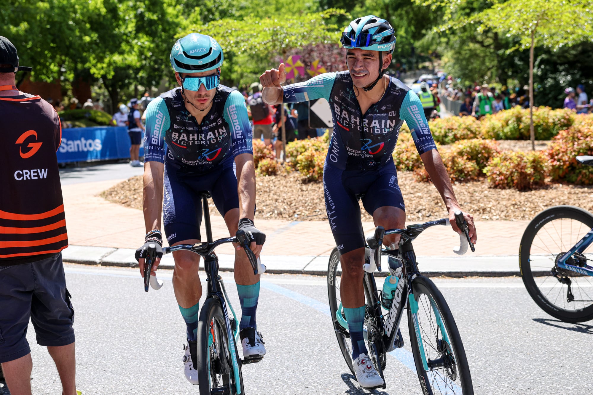 Santiago Buitrago inició su temporada 2025 en carreteras de Australia - crédito Bahrain Victorious
