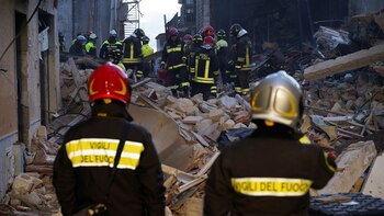 Al menos cuatro personas murieron y varias permanecen desaparecidas tras derrumbarse un edificio en Sicilia